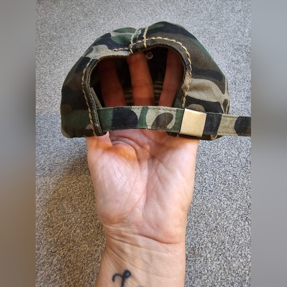 Kbethos Vintage Camo American Flag Distressed Women's Baseball Style Hat - Picture 5 of 5